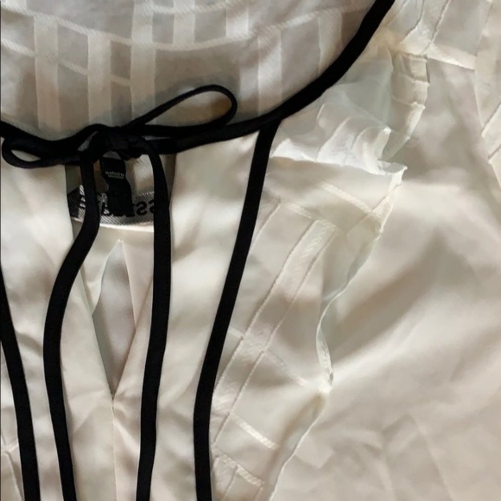 EXPRESS  women's blouse, sz XS.  off white and black - Picture 3 of 16